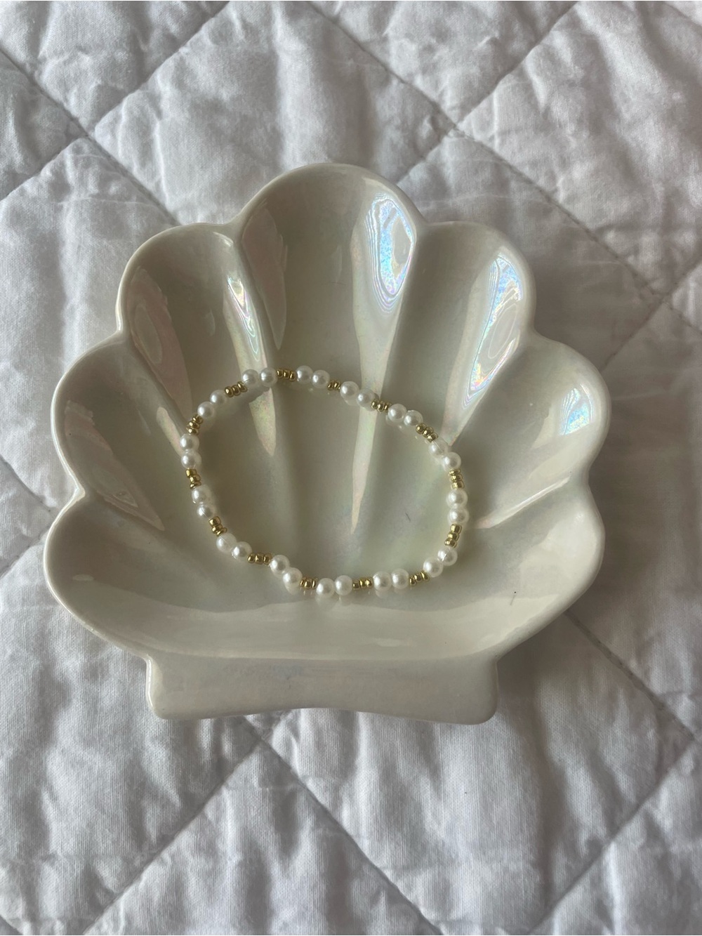 Delicate gold and pearl stretchy bracelet. fits just under 7in.